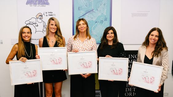 Mujeres Distinguidas: Diseñadora Laura Goenaga, Lic. Victoria Dion, Lic. Claudia Magnaghi, Lic. Gabriela Testa Presidente Ente Mendoza Turismo e Ing. Agr. Valeria Antolín. Mujeres Distinguidas: Diseñadora Laura Goenaga, Lic. Victoria Dion, Lic. Claudia Magnaghi, Lic. Gabriela Testa Presidente Ente Mendoza Turismo e Ing. Agr. Valeria Antolín.