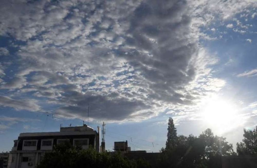 Caluroso con nubosidad variable y tormentas aisladas indicó contingencias climáticas para mañana miércoles.