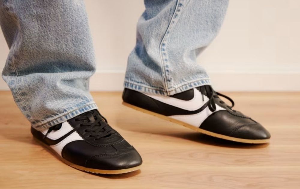 Durante varias temporadas, las zapatillas de gran tamaño dominaron buena parte de las propuestas urbanas.