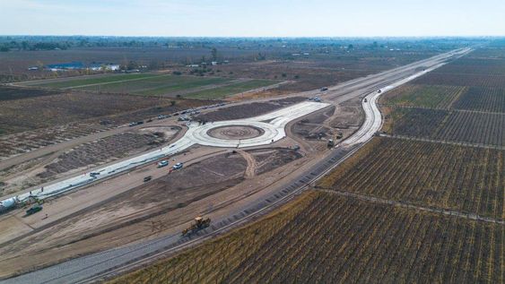 Doble Vía del Este: avanzan las obras y ya pavimentan rotondas y retornos de la segunda etapa.