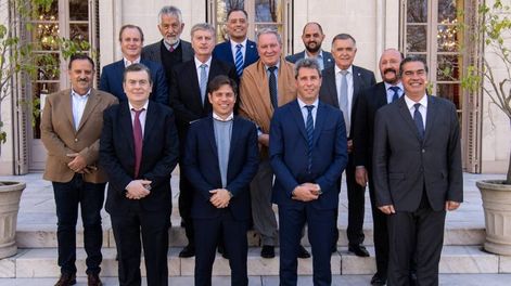 Los Andes | Diez gobernadores y tres vices se reunieron en la capital bonaerense.