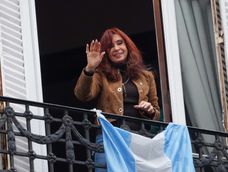 Cristina Kirchner saludó a la militancia en el Día de la Lealtad
