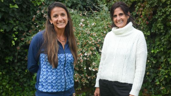 Celia Tejerina, Windsurfista olímpica, y su mamá María Marckern, la ex andinista que hizo cumbre en el Cerro Aconcagua en un día.  / Nicolás Ríos