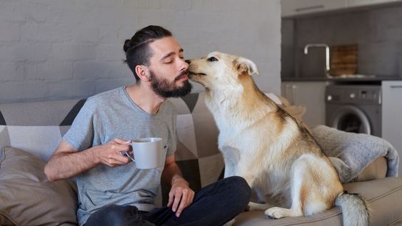 El impacto de ciertos hábitos sobre la salud del corazón está largamente documentado por la medicina, pero no hay tantas evidencias científicas sobre el efecto generado por la ingesta de café. Foto: 123RF