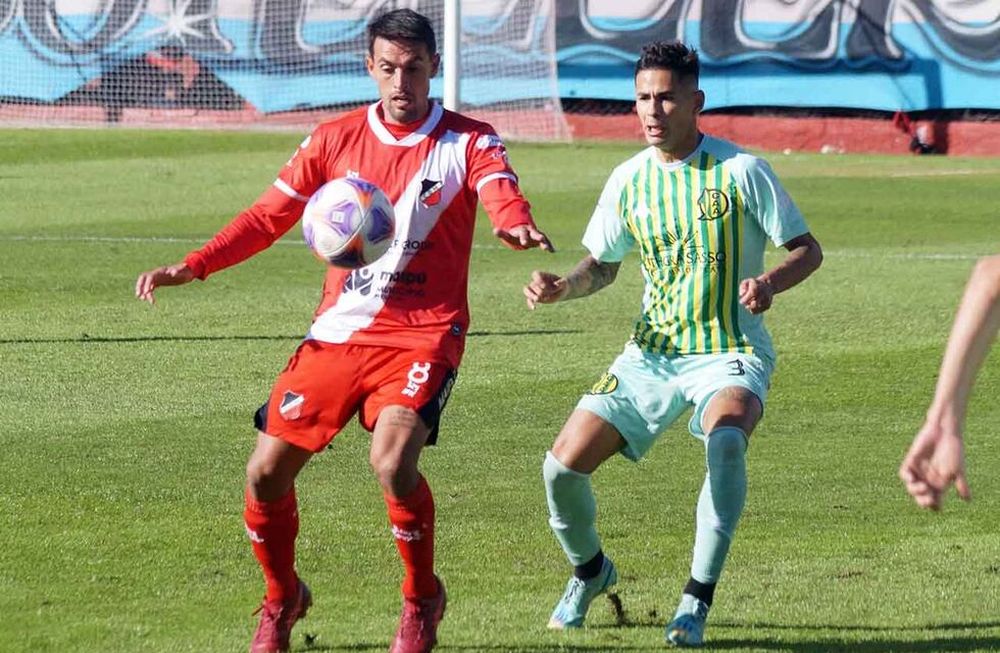 Fausto Montero destacó el gran momento que vive el Cruzado, pero principalmente el protagonismo del fútbol mendocino en el torneo de Primera Nacional. / Los Andes