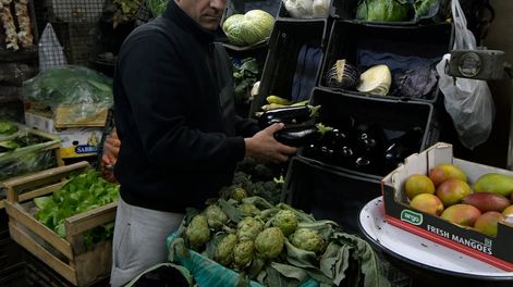 Los Andes | Los productos que más subas han tenido son el tomate redondo y perita, el choclo, el zapallito italiano y la lechuga. Foto: Orlando Pelichotti / Los Andes