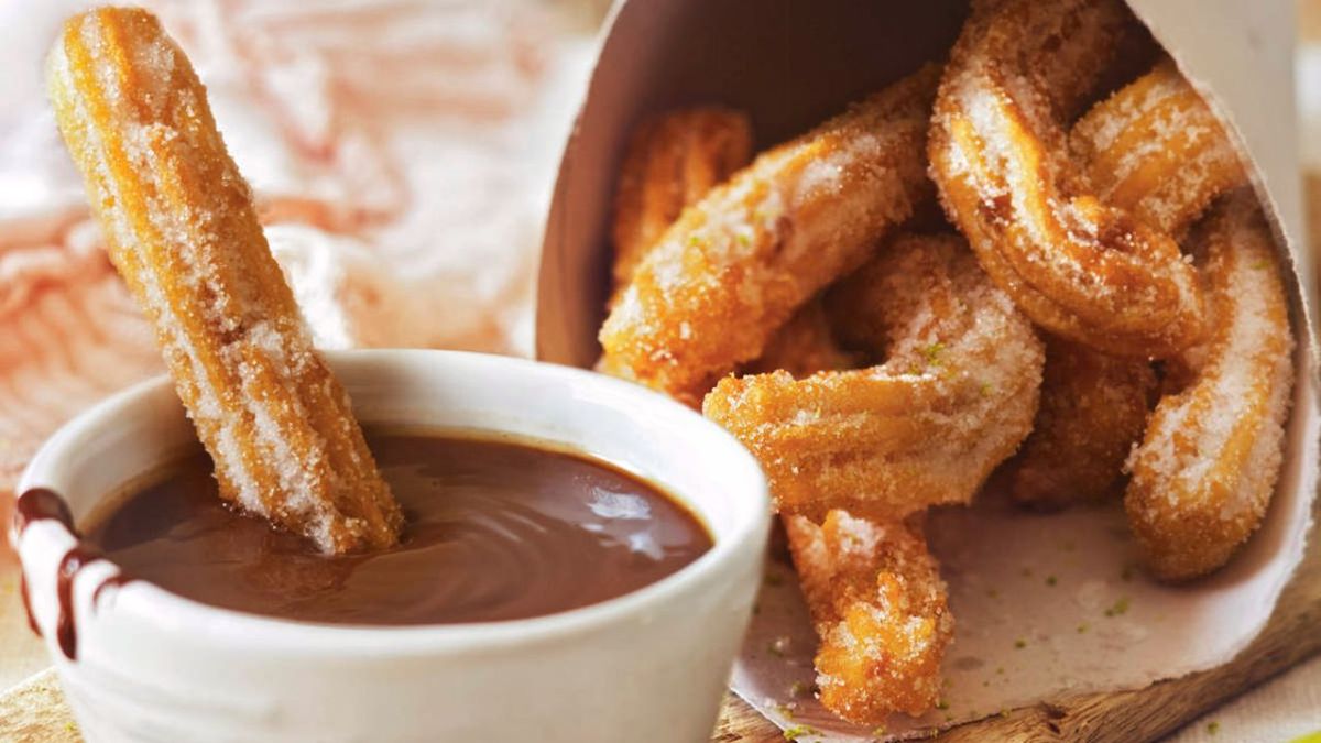 Receta saludable de churros caseros con chocolate y sin fritura