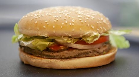 Si se suman verduras y avena a la carne molida, se puede obtener mayor rendimiento. Imagen ilustrativa