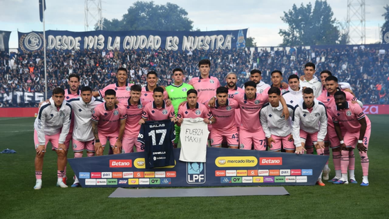Un gesto que vale más que mil palabras, el plantel de Independiente Rivadavia alentó a Maxi Sala.