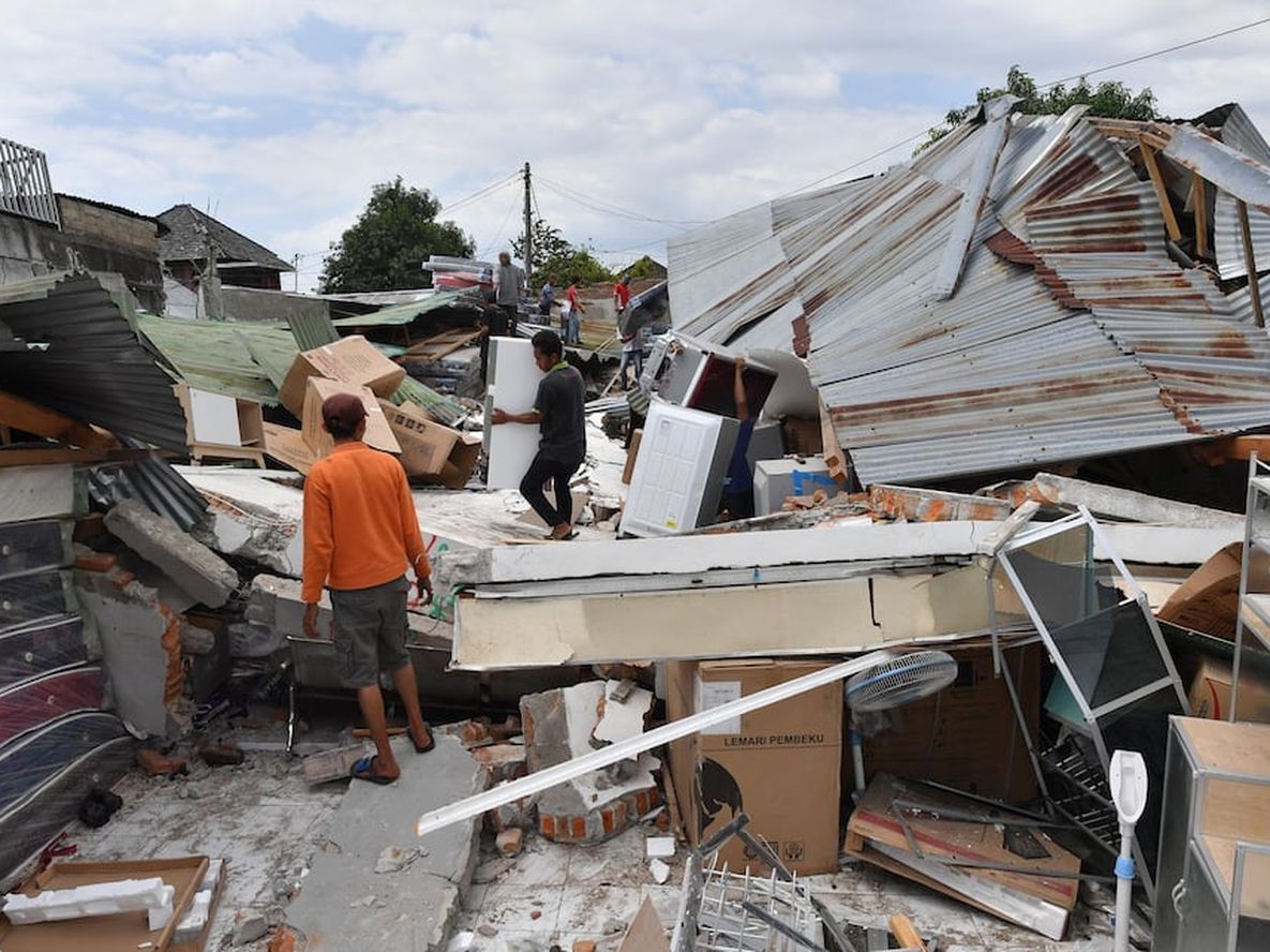 La cifra de víctimas del terremoto en Indonesia aumenta a 321
