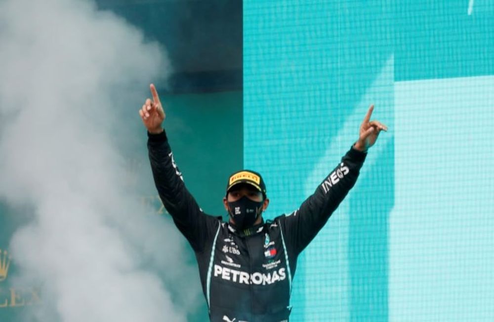 Lewis Hamilton festejó en un accidentado Gran Premio