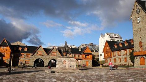 Los Andes | Bariloche dispuso que los viajes de egresados previstos para los próximos días se reprogramen para el 2022.