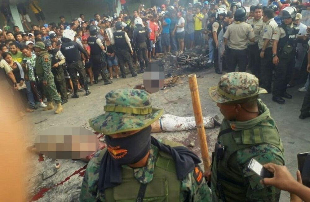 Los confundieron con secuestradores de niños y los lincharon hasta matarlos en Ecuador
