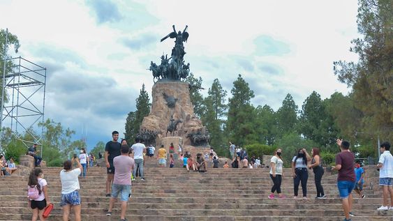 Paseos. Los destinos de naturaleza volvieron a ser la gran opción y las ciudades tuvieron un repunte en el nivel de visitantes. El Sur y el Valle de Uco fueron los principales imanes. Foto: Nicolás Ríos / Los Andes.