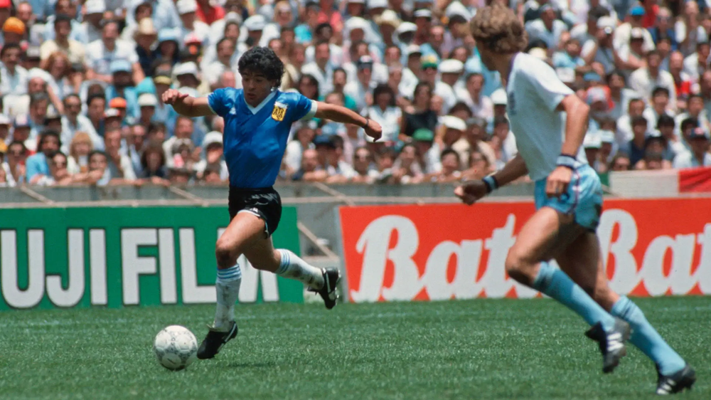 Diego Armando Maradona vs. Inglaterra en el Mundial de M&eacute;xico 1986. Camiseta azul. Dos goles y gloria eterna.&nbsp;