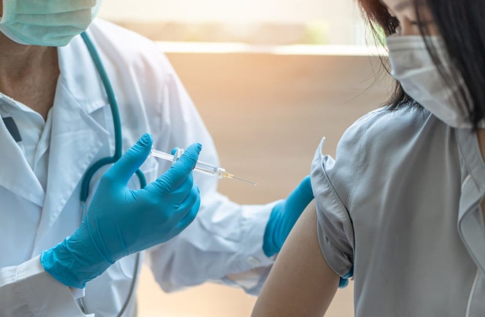 Médica alérgica desarrolló una encefalitis tras vacunarse con Pzifer./Imagen ilustrativa