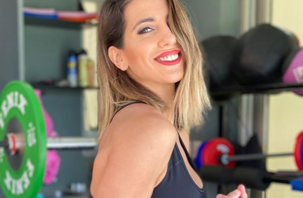 Cinthia Fernández mostró en Instagram como es su rutina de ejercicios en la playa.