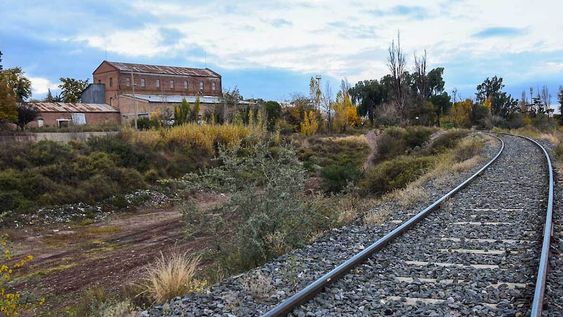 Calle de la Costa de Luján (Lamadrid) donde reconstruirán el Parque de la Ribera. Foto: Mariana Villa / Los Andes.