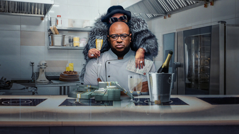 Está en Netflix, se ve en menos de 90 minutos y cuenta la estafa más brillante jamás hecha