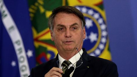 Los Andes | Luego de decir que no era obligatorio vacunar a la población, Bolsonaro recibió aplausos y cambió de tema en el diálogo informal con sus seguidores.