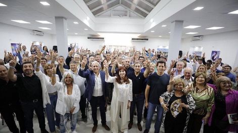 Los Andes | Cristina Kirchner visitó esta tarde la Unidad Básica principal de Santiago del Estero, antes de encabezar un acto por el Día de la Militancia peronista. Foto: NA