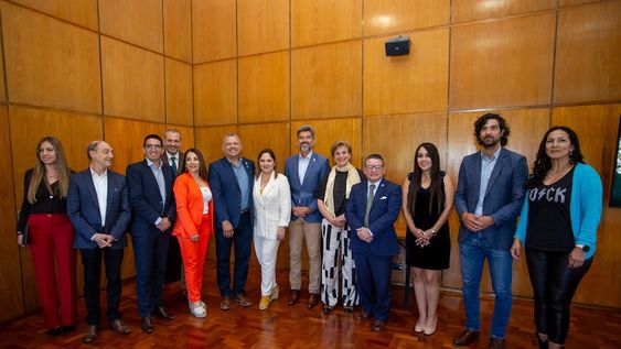 Ulpiano Suarez firmó un acuerdo con el municipio mexicano de Ensenada