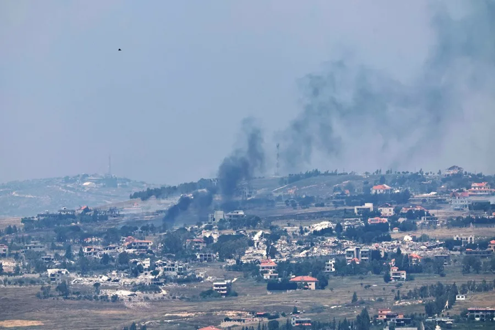 Vista de una columna de humo tras un ataque israelí en el sur del Líbano.&nbsp;