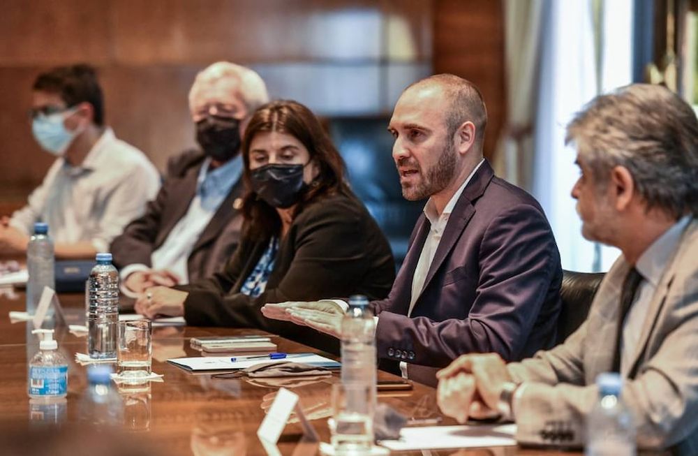 Guzmán y Filmus se reunieron con científicos y científicas y anunciaron suba en la inversión en ciencia y tecnología.