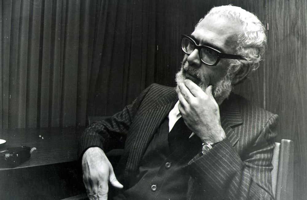 Antonio Di Benedetto, verdadero prócer de las letras nacionales nació en Mendoza, el 2 de noviembre de 1922 y publicó su primer libro en 1953.