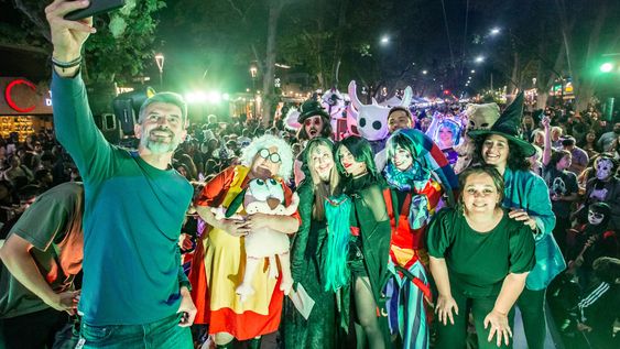 unas 10.000 personas le dieron color al exitoso halloween en la aristides