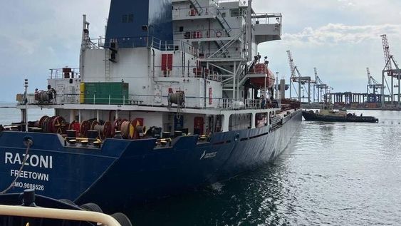 El buque Razoni cargado con maíz ucraniano para llevar a África