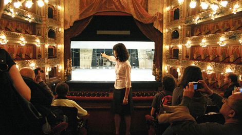 Visitas guiadas al Teatro Colón: buscan declarar desierta su licitación