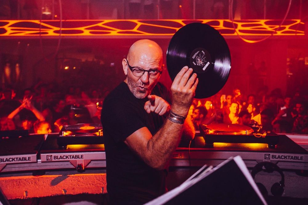 Sven Väth, leyenda del techno mundial, llega a Mendoza para encabezar un sunset en Villa Elina, Luján de Cuyo.