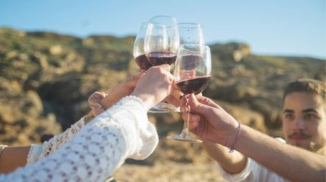 Las bodegas mendocinas se llenan de brindis, risas y buena comida para celebrar el Día del Amigo.