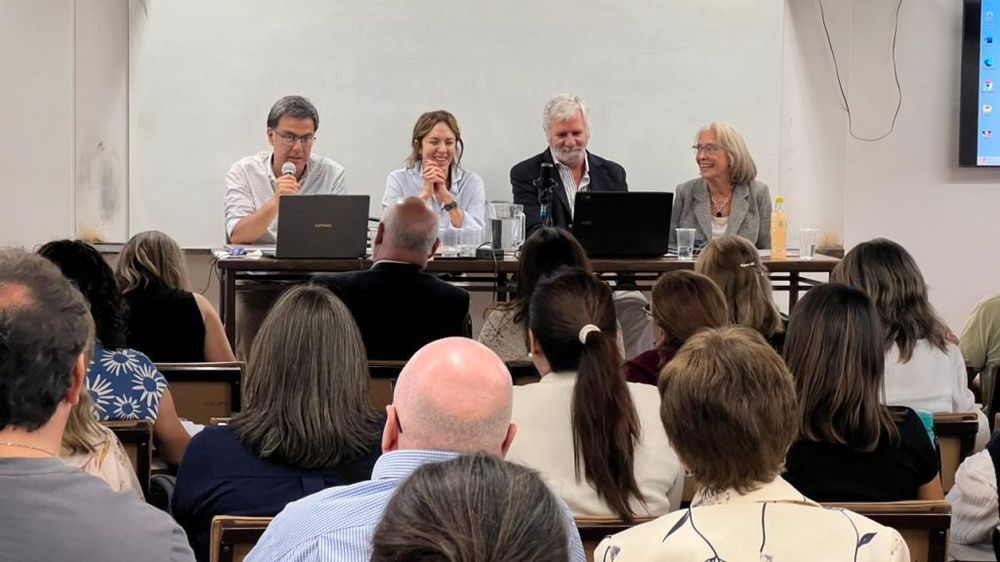 Expositores en el panel “La ESI al banquillo: a veinte años de la ley 26.150, ¿la ESI educa?”