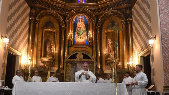 Mendoza despide al Papa Francisco desde la Catedral de Loreto.