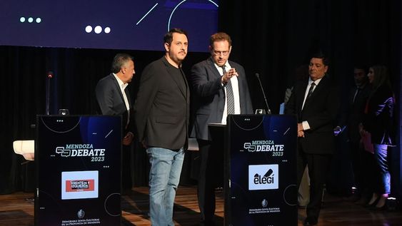 MENDOZA DEBATE, Primer debate único y obligatorio con los candidatos a Gobernador de Mendoza: Omar De Marchi; Alfredo Cornejo, Mario Vadillo,  Lautaro Jiménez  y Omar Parisi en el  Espacio Cultural Julio Le Parc.Lautaro Giménez y Lucas IlardoFoto: José Gutierrez / Los Andes