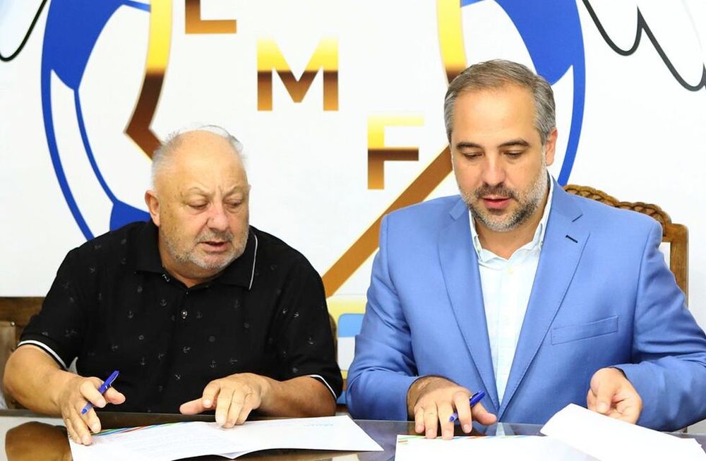 Omar Sperdutti, titular de la Liga Mendocina de Fútbol, y Matías Stevanato, jefe comunal de Maipú. Gentileza.