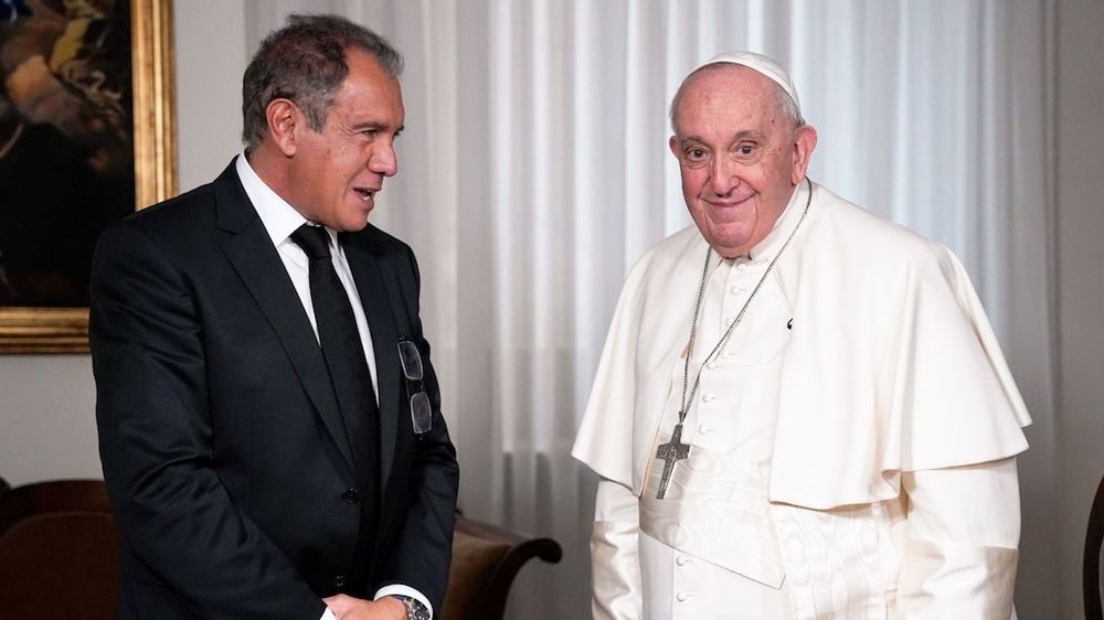 Daniel Hadad junto al papa Francisco. 