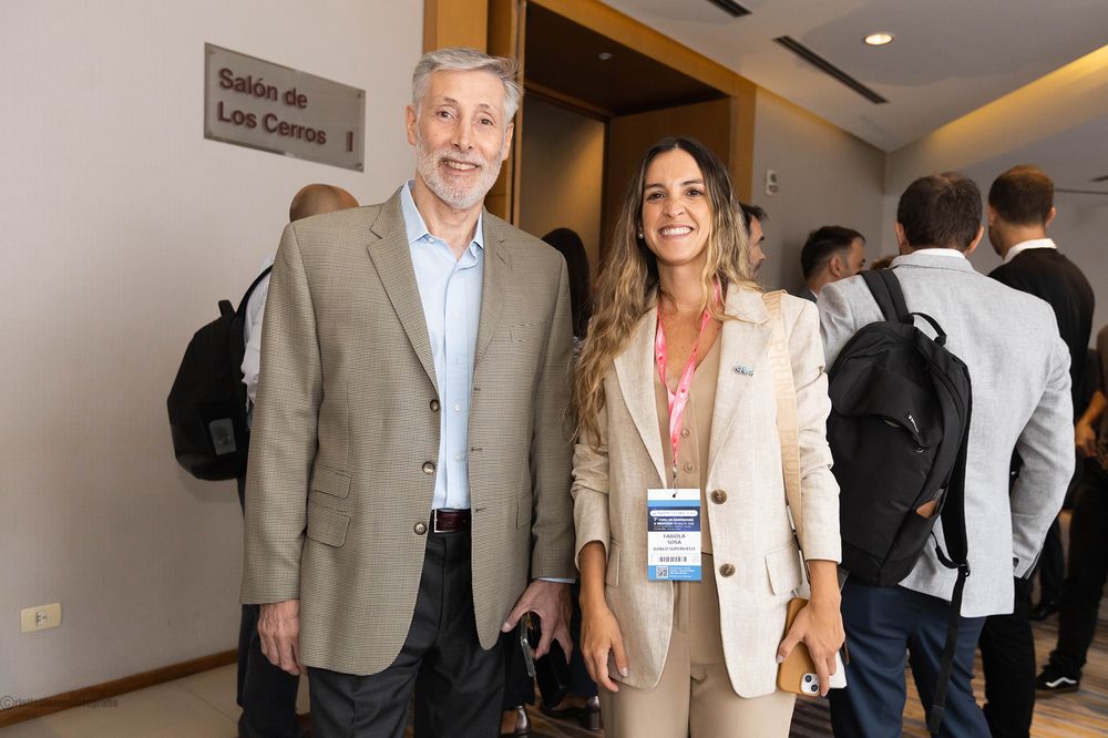 De banco Supervielle, Edgardo Carbone junto a Fabiola Sosa. 