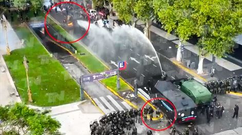 Momento en el que Pablo Grillo recibe el disparo de un policía federal durante la marcha&nbsp;