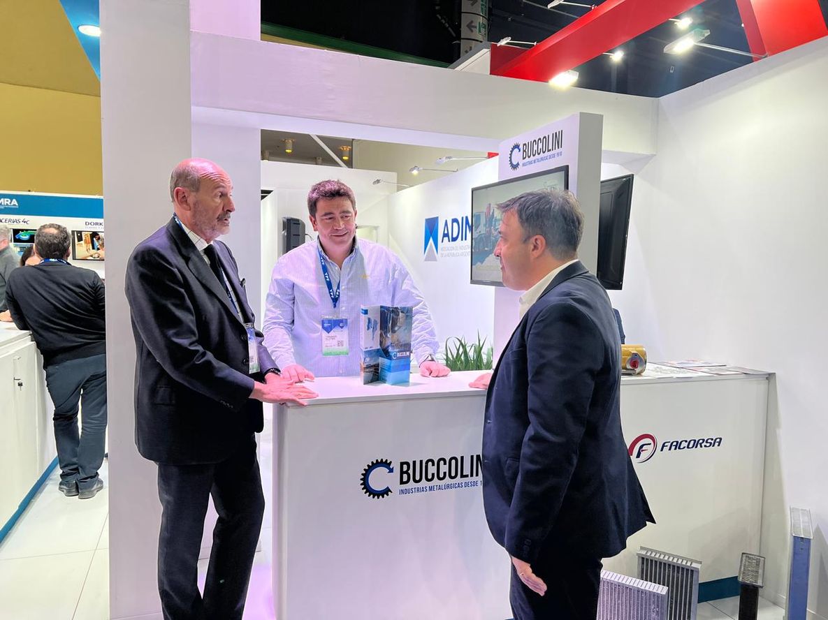 El ministro Vargas Arizu recorrió el stand de Mendoza durante ArMinera 2025.