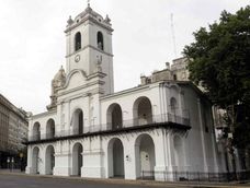 Es obligación de la actual dirigencia lograr acuerdos, como los de los fundacionales de Mayo de 1810 para que la Argentina retome un sendero que mucho costó construir.