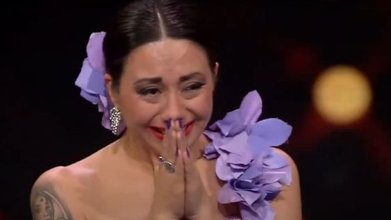 Johana Quinteros brilló como Isabel Pantoja en Chile. Captura del video.