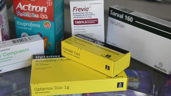 Reciclaje cotidiano: un truco simple convierte cajas de medicamentos en aliadas del hogar.