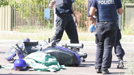 Un motociclista fue embestido por un auto en el Corredor del Oeste. Imagen Ilustrativa / Los Andes