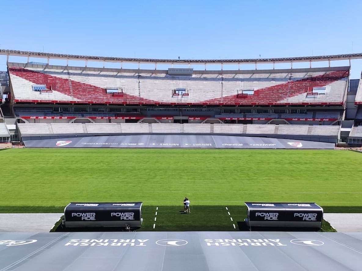 Así luce, magistral, el nuevo césped del estadio de River Plate. / Gentileza.