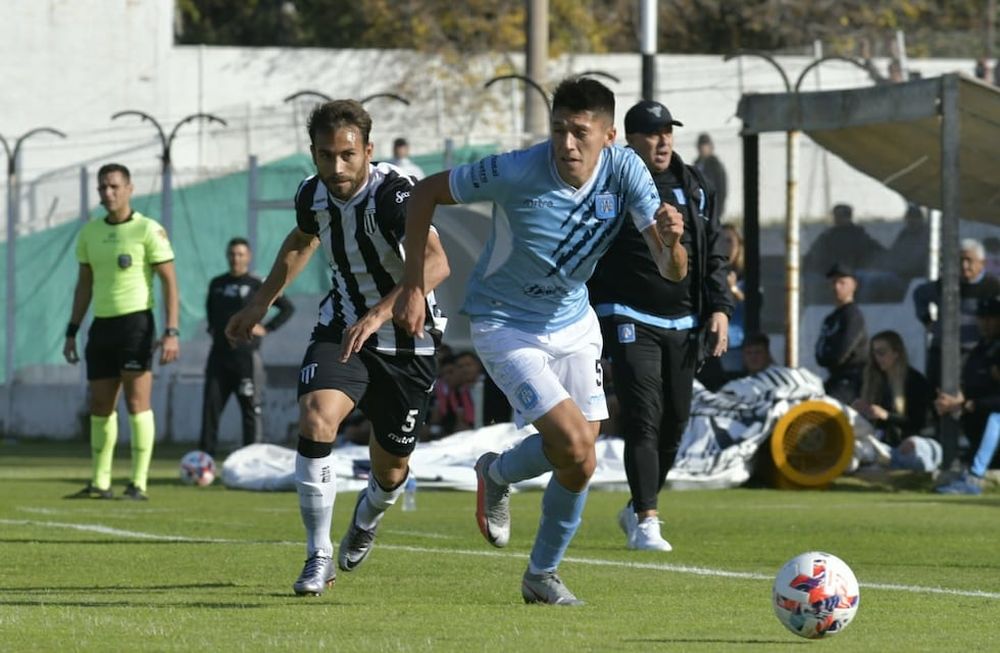 El Lobo del Parque recibe el conjunto de Estudiantes de Río Cuarto por la 16ta. fecha de la Primera Nacional. / Orlando Pelichotti (Los Andes).
