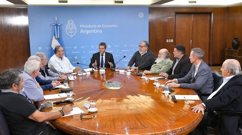 Sergio Massa se reunió con la CGT y representantes de movimientos sociales. Foto: prensa Economía