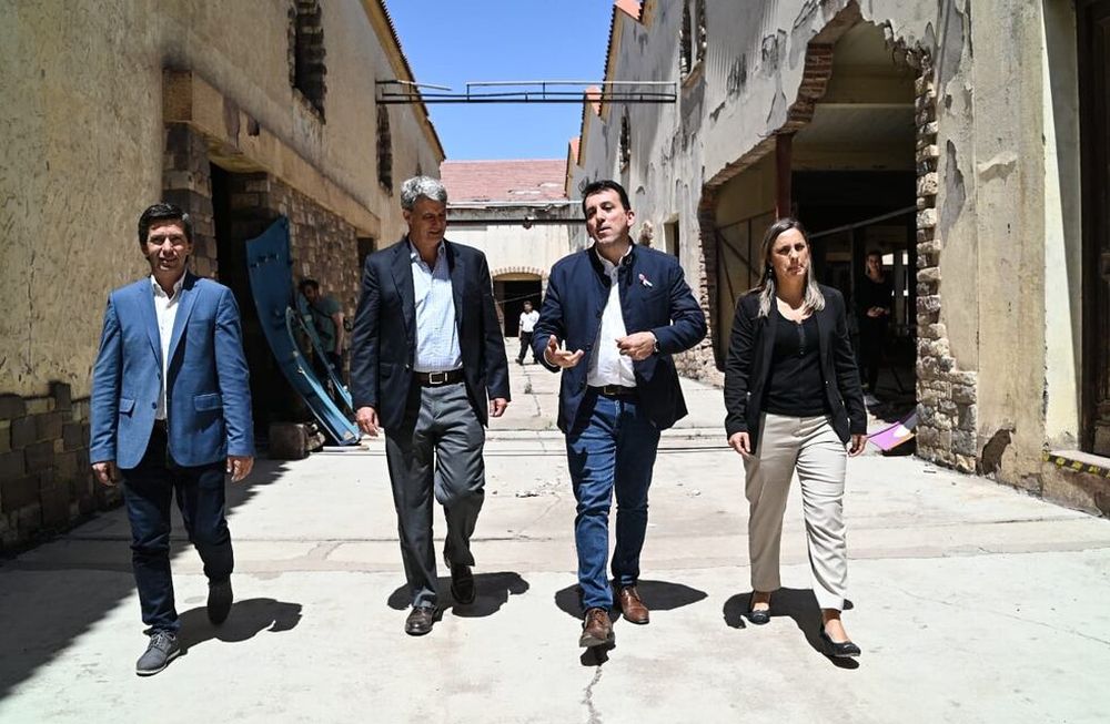 García Zalazar recibió a Prat Gay en Godoy Cruz y le mostró el trabajo que se hace en el Parque TIC y Espacio Arizu